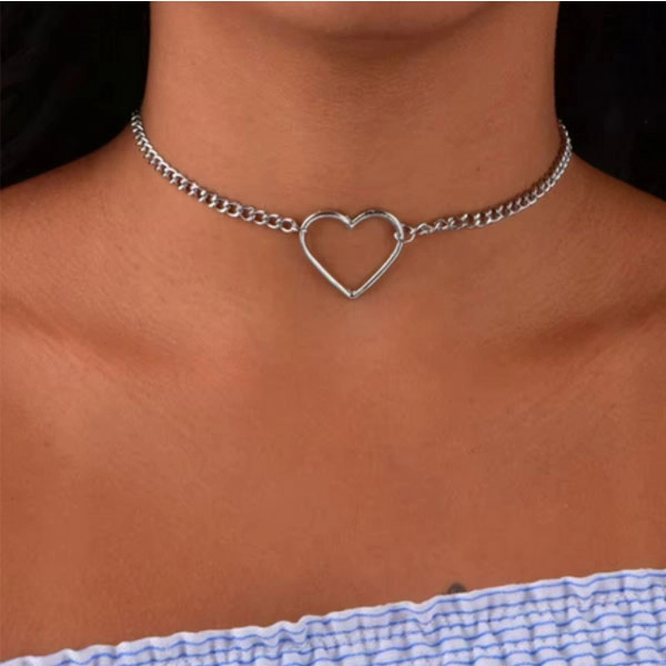 Choker szívvel